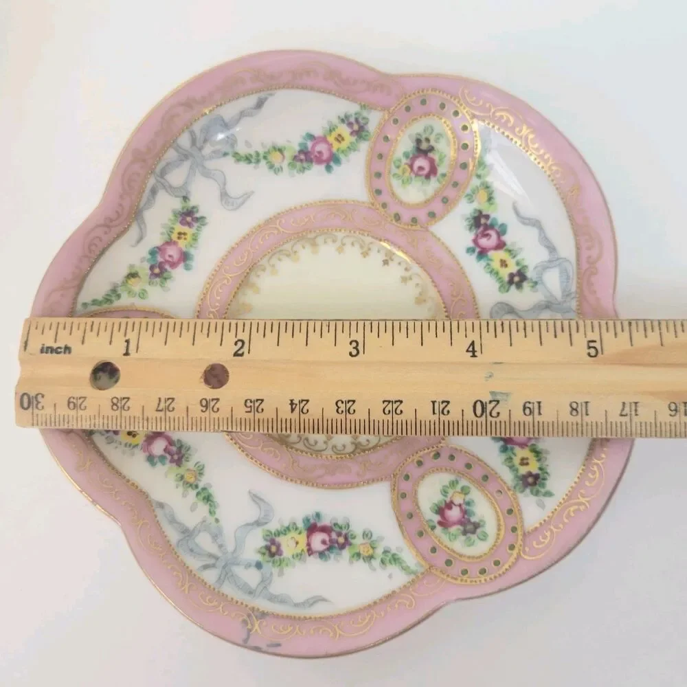 Japan Lilac Floral Gold Trim Porcelain Scalloped Teacup & Saucer Set S817